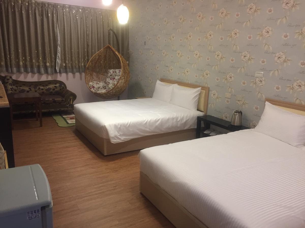 Traveler Station Hotel Kaohsiung Buitenkant foto