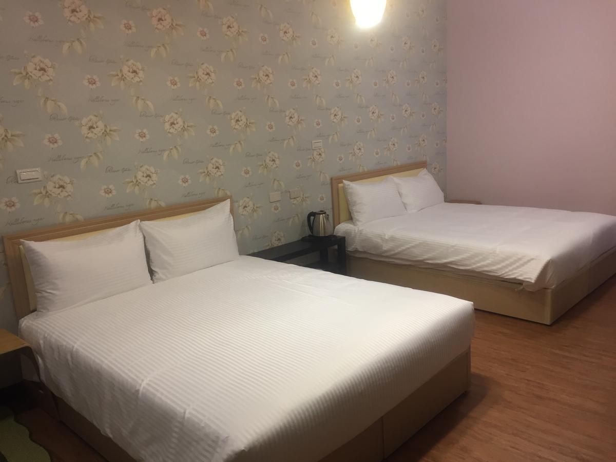 Traveler Station Hotel Kaohsiung Buitenkant foto