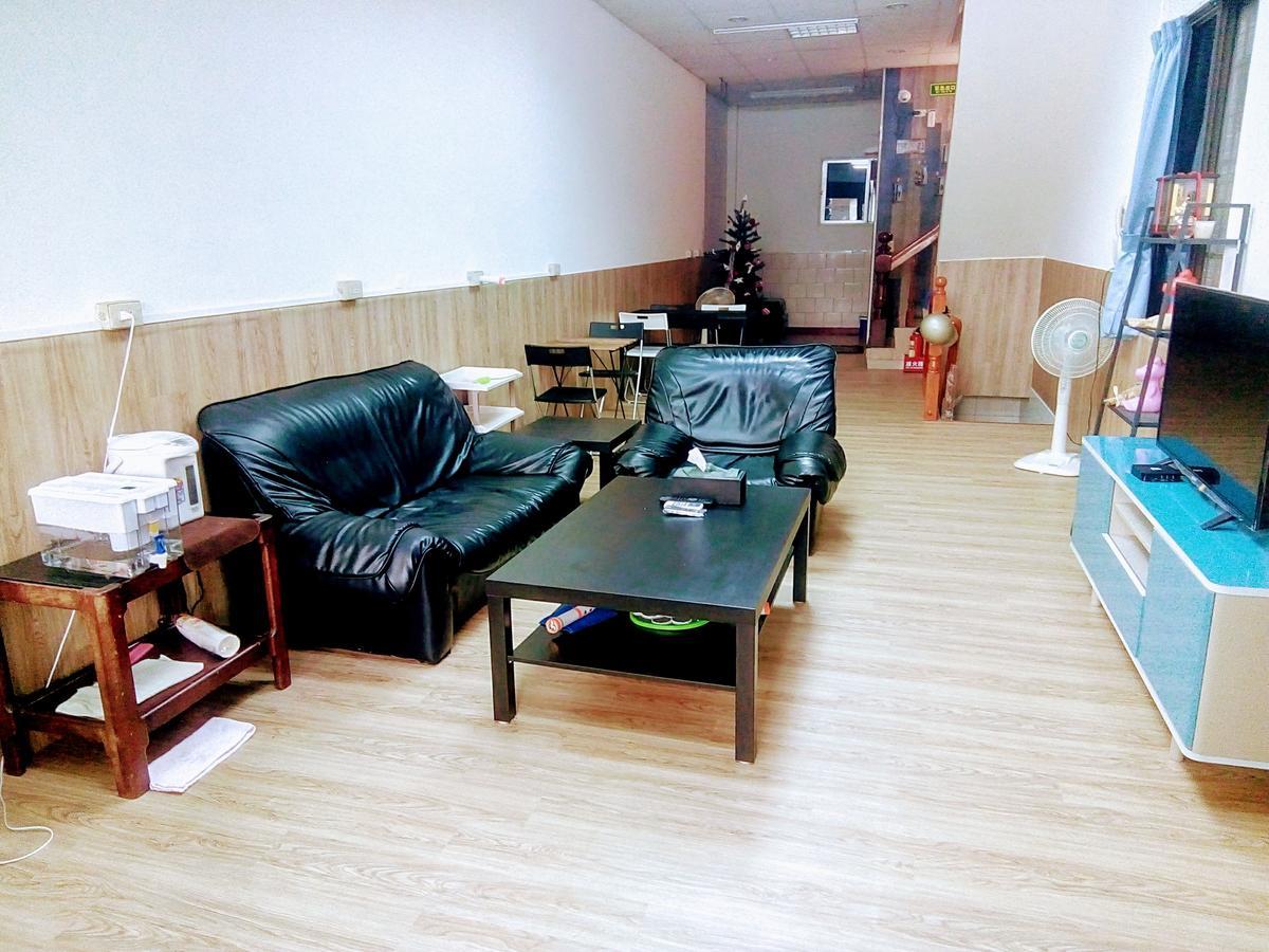 Traveler Station Hotel Kaohsiung Buitenkant foto