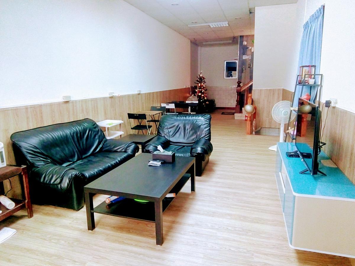 Traveler Station Hotel Kaohsiung Buitenkant foto